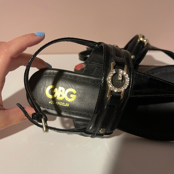 Guess - Picture 2 of 3